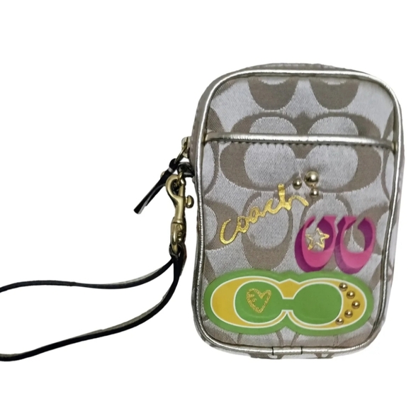 Coach | Daisy Signature Sateen Wristley - Picture 1 of 7